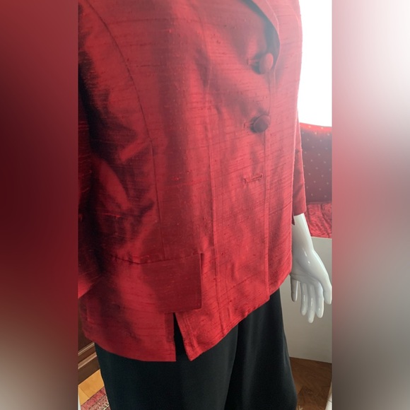 Gorgeous burgundy like dark red shiny 100% silk blazer 3/4 sleeves pocket caps 8 - Picture 9 of 10